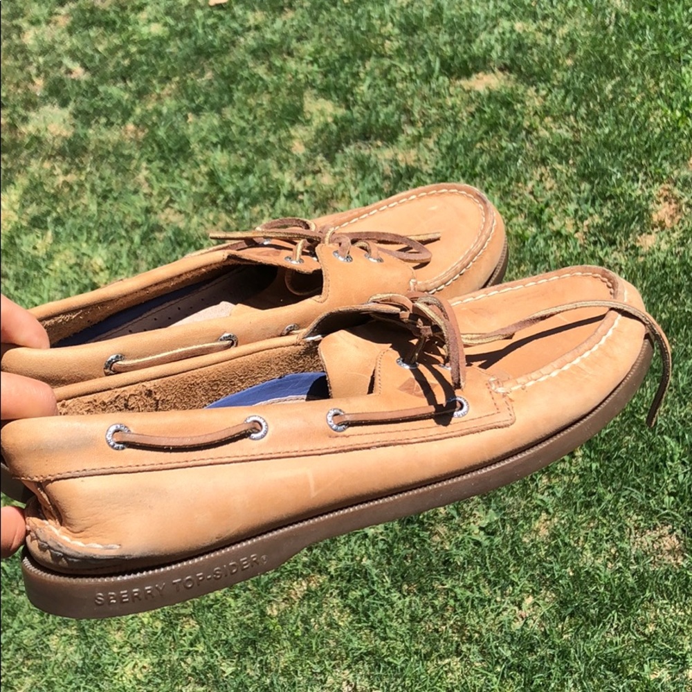 GENTLY WORN SPERRY TOP- SIDER